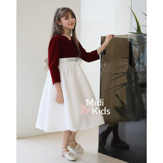 صورة فستان بناتي مخمل عنابي | تصميم فاخر يزينه إكسسوار لامع - M3785